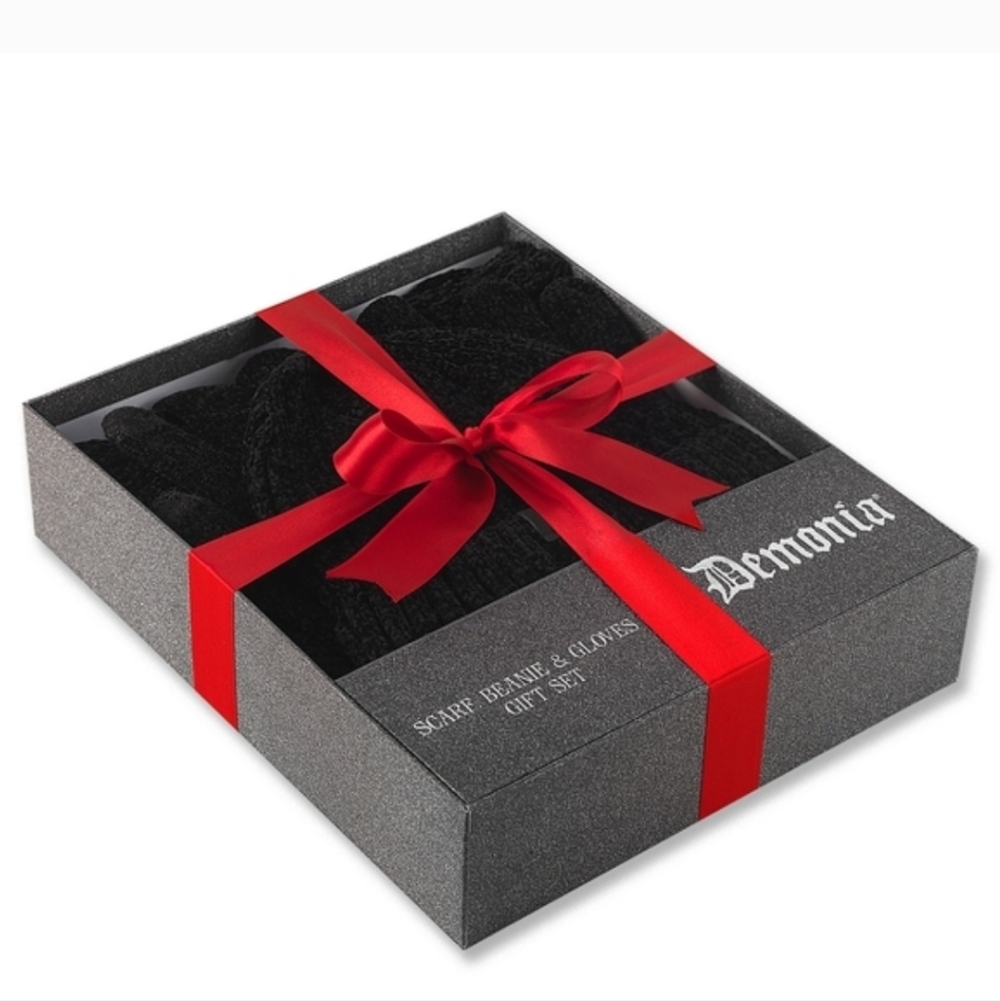 Demonia Black Winter Accessory Set - image 1